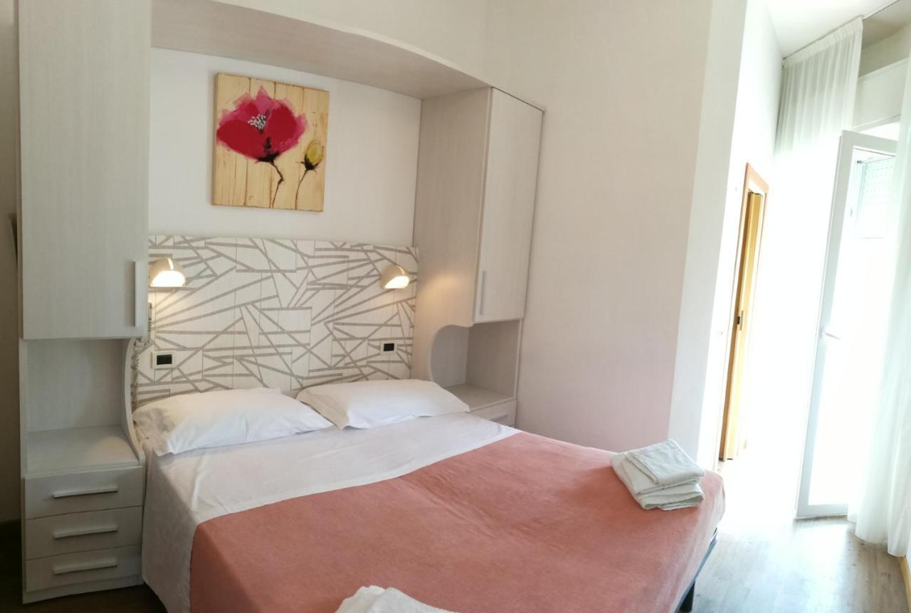 Hotel Luana リミニ エクステリア 写真