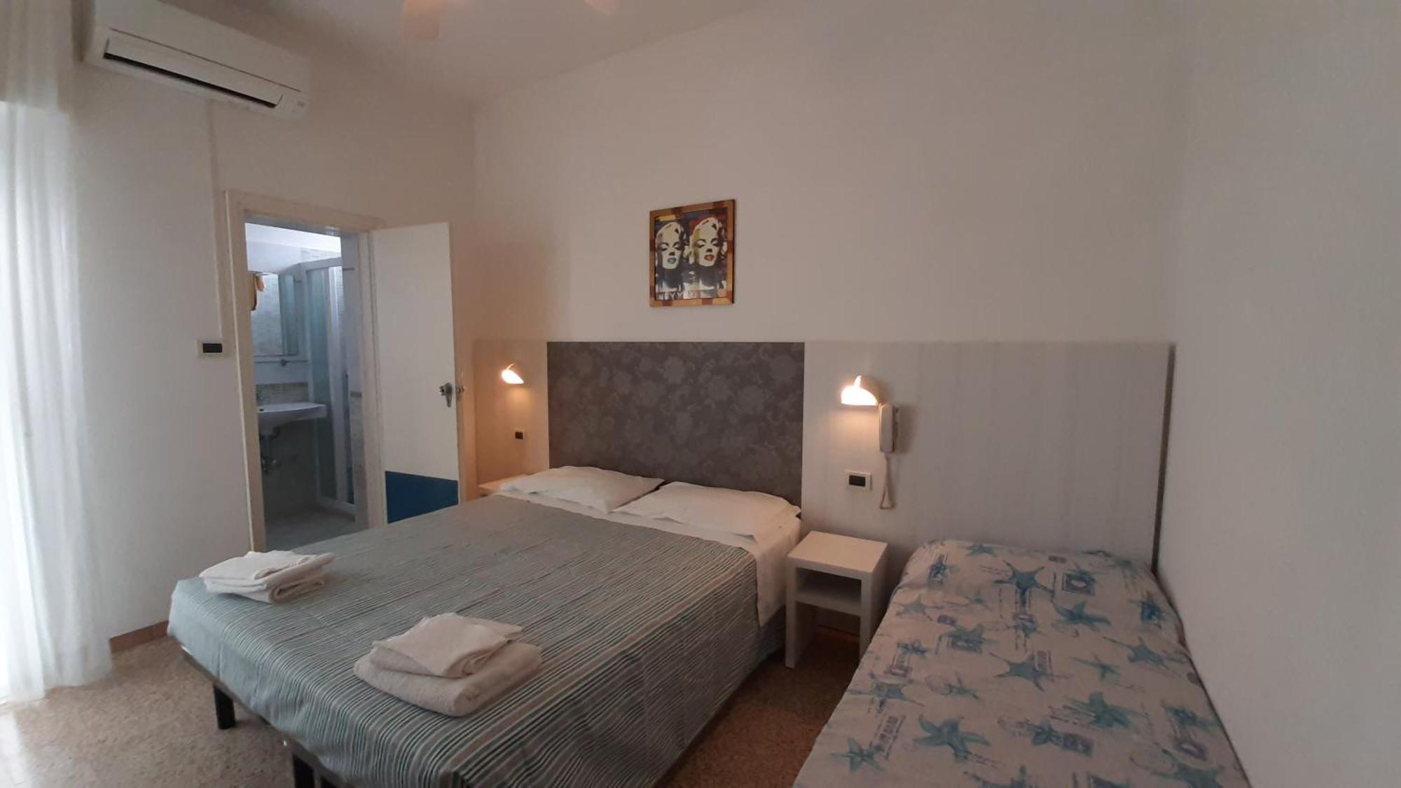 Hotel Luana リミニ エクステリア 写真