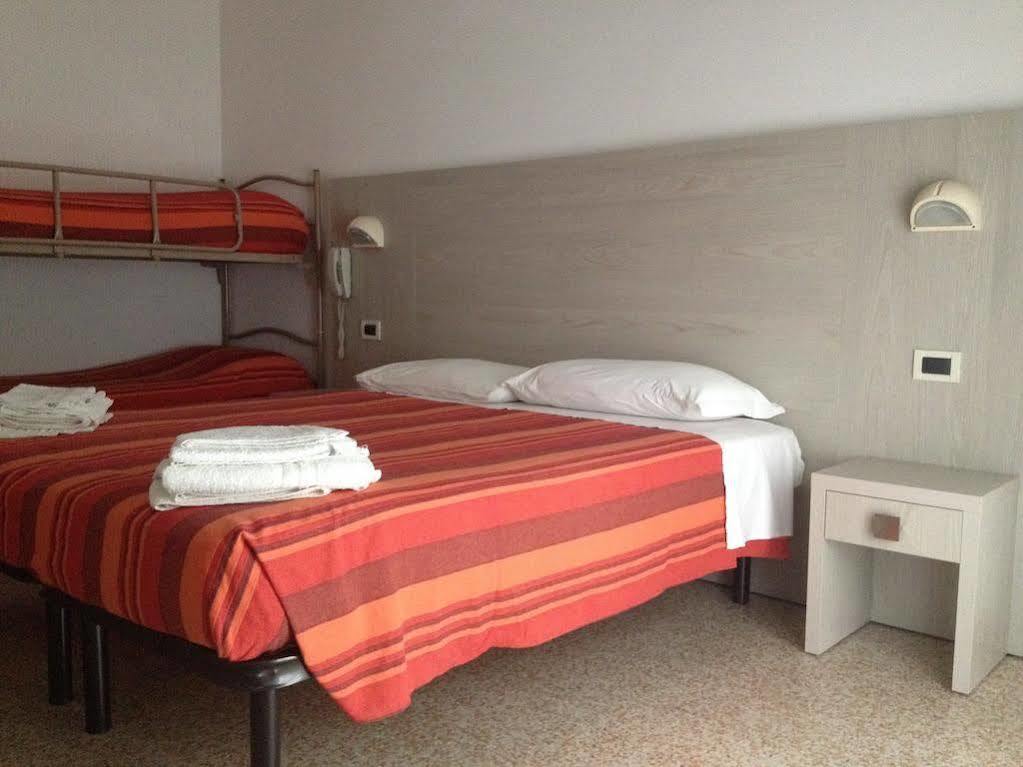 Hotel Luana リミニ エクステリア 写真