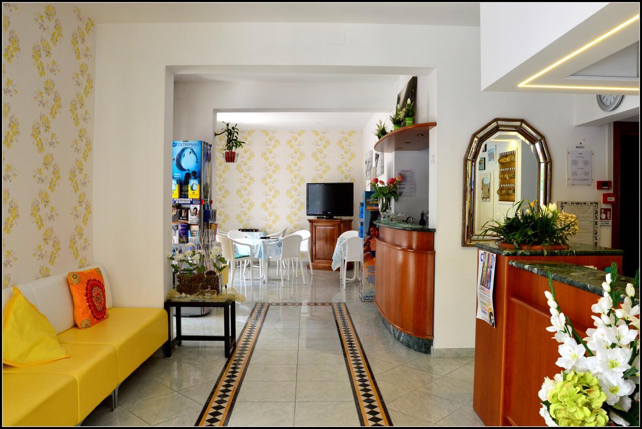 Hotel Luana リミニ エクステリア 写真