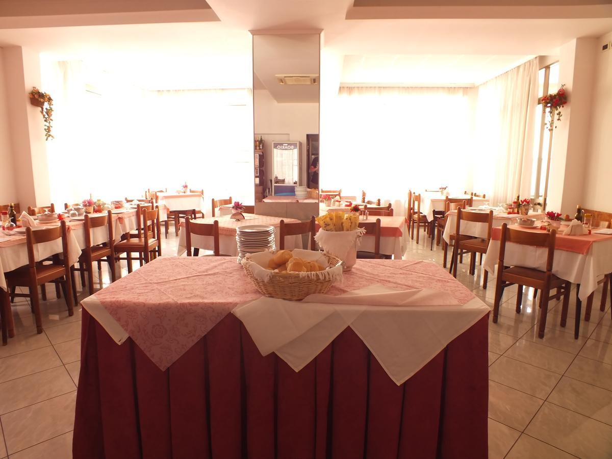 Hotel Luana リミニ エクステリア 写真
