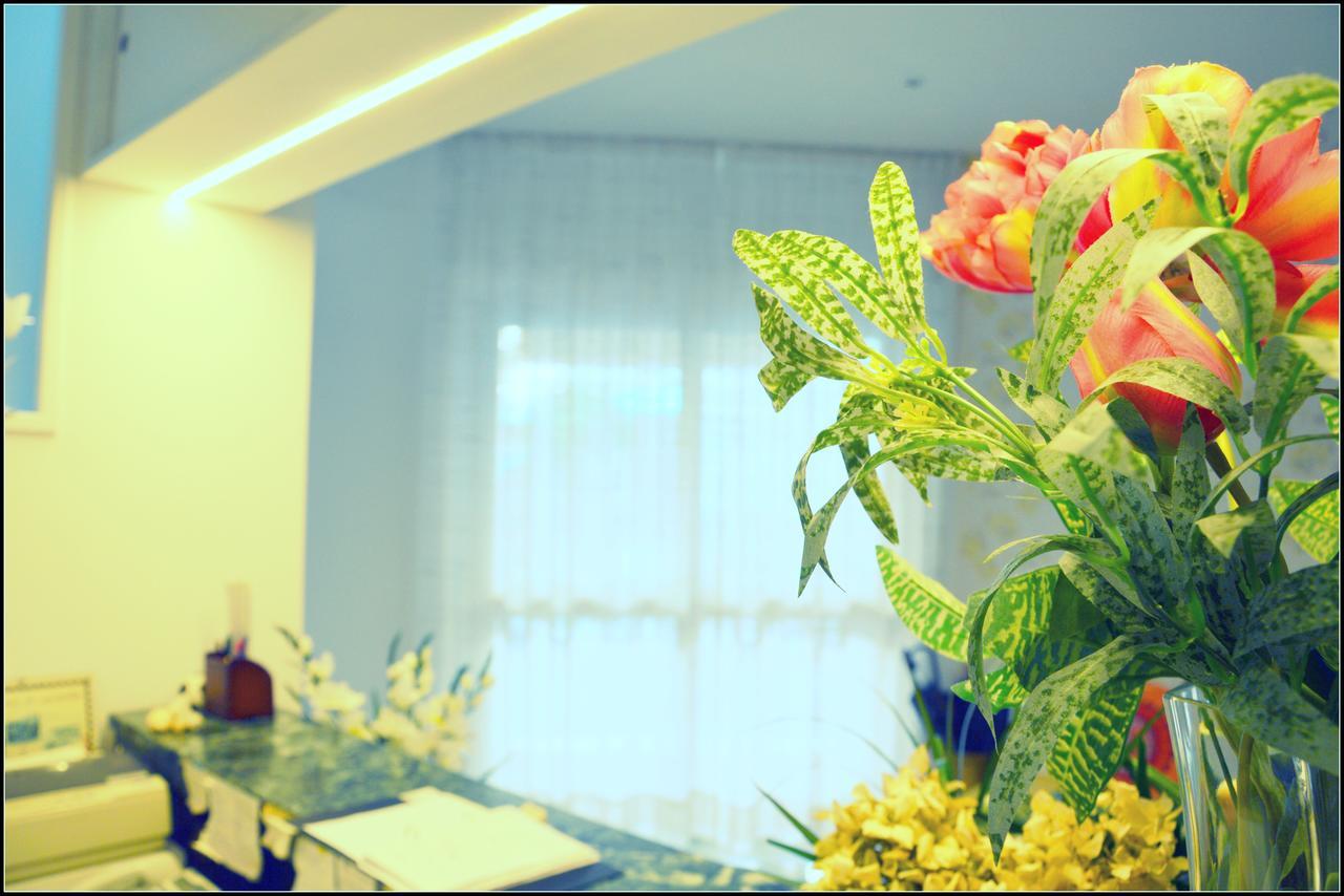 Hotel Luana リミニ エクステリア 写真