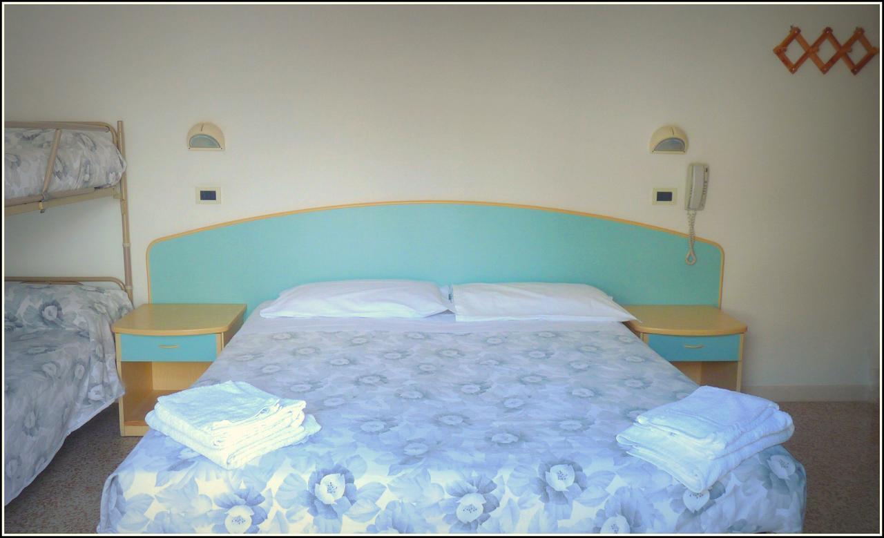 Hotel Luana リミニ エクステリア 写真