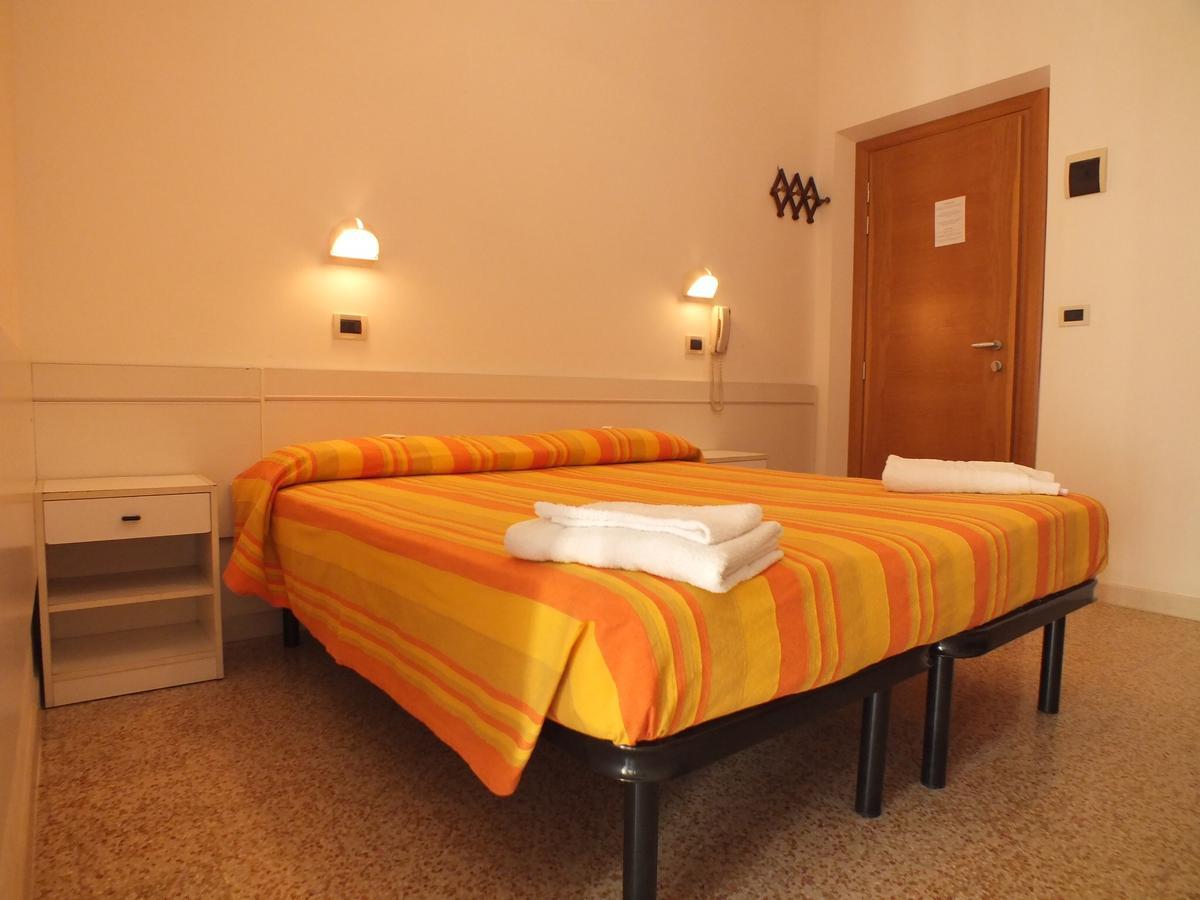 Hotel Luana リミニ エクステリア 写真