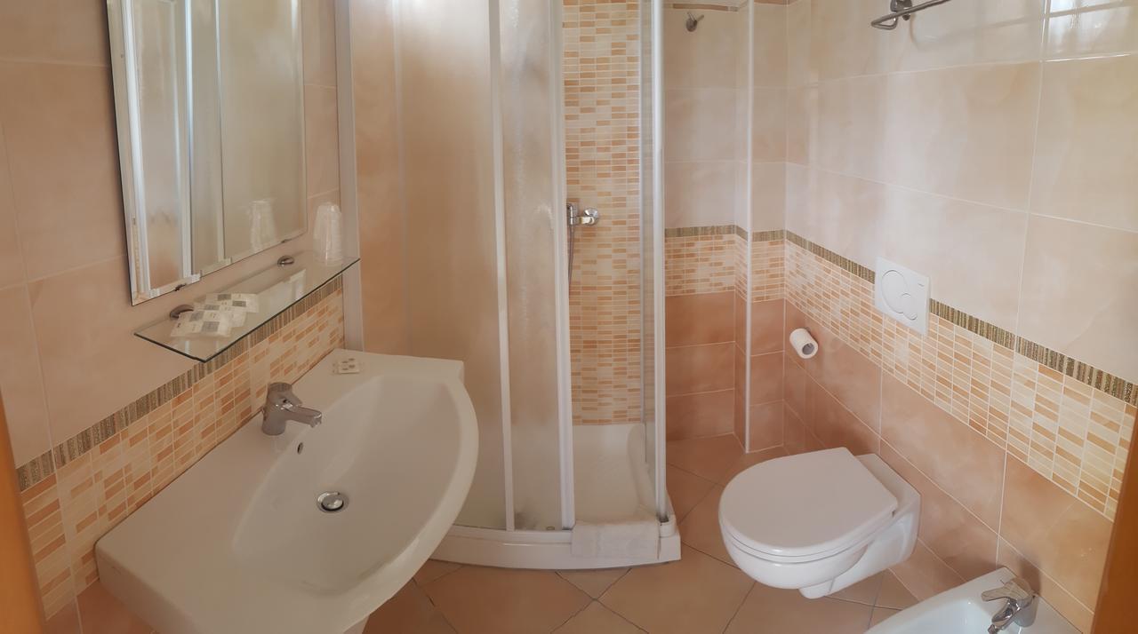 Hotel Luana リミニ エクステリア 写真